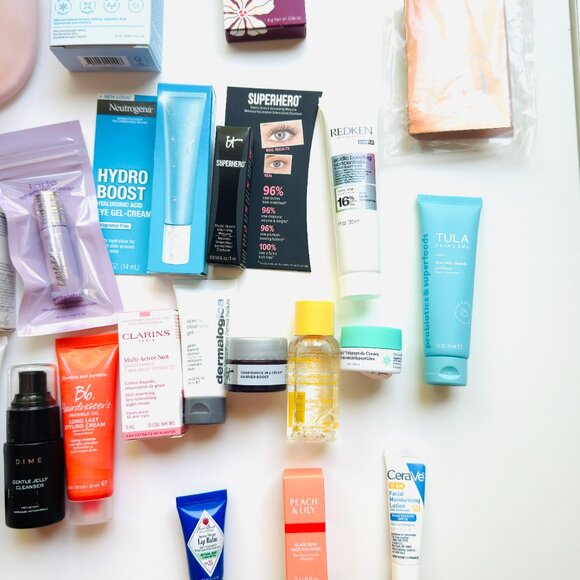 3686 MAKEUP AND SKINCARE HUGE BUNDLE - Picture 4 of 5